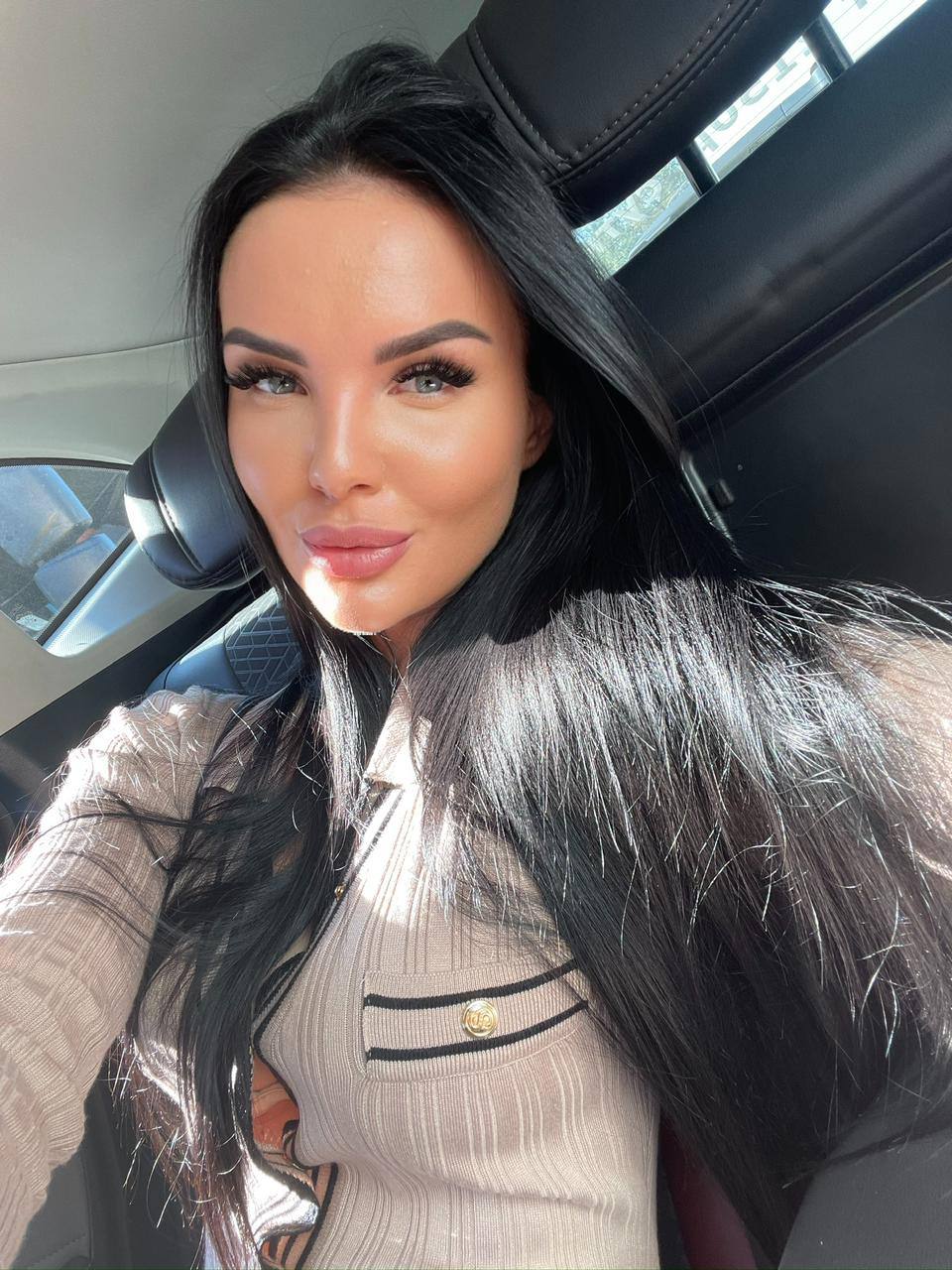 Model Amina